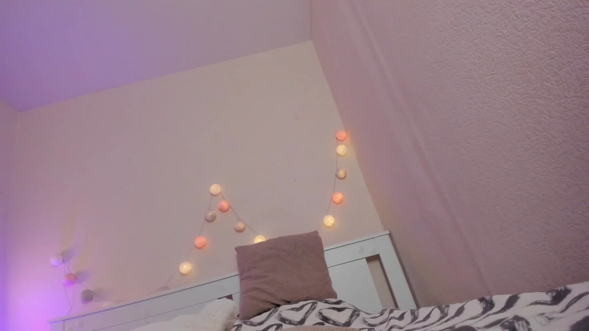 Gallery image thumbnail from pristine_edge's myfreecams stream on, 06/02/2025, 02:10 image 2 of 20