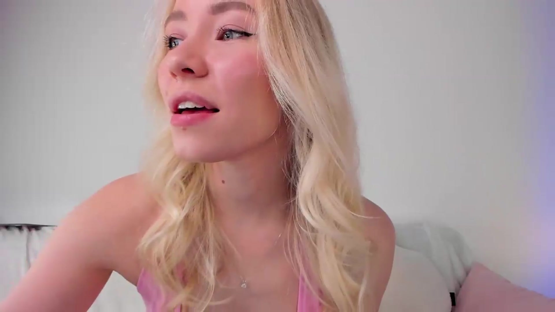 Gallery image thumbnail from pristine_edge's myfreecams stream on, 05/07/2026, 23:36 image 20 of 20
