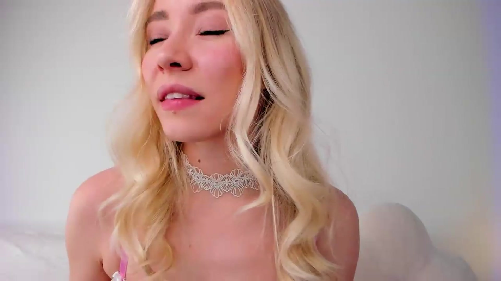 Gallery image thumbnail from pristine_edge's myfreecams stream on, 05/09/2026, 22:56 image 14 of 20