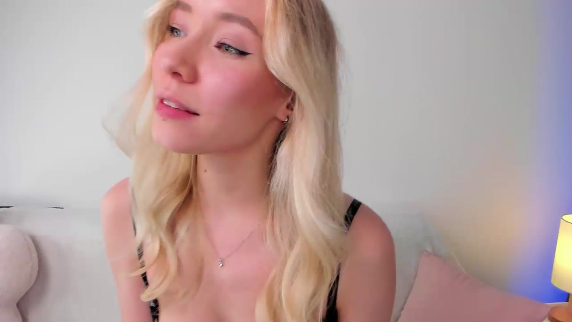 Gallery image thumbnail from pristine_edge's myfreecams stream on, 05/14/2026, 03:42 image 16 of 20