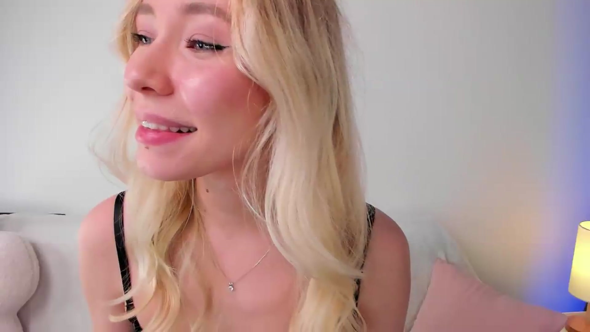 Gallery image thumbnail from pristine_edge's myfreecams stream on, 05/14/2026, 03:42 image 15 of 20
