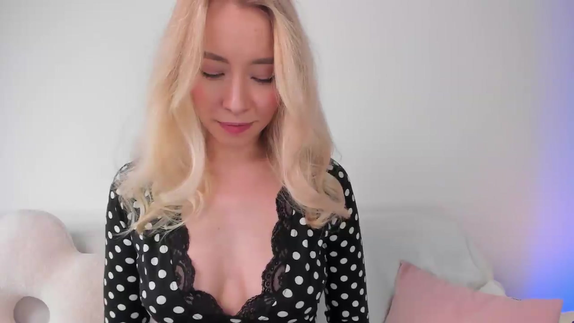 Gallery image thumbnail from pristine_edge's myfreecams stream on, 05/30/2026, 01:03 image 9 of 20