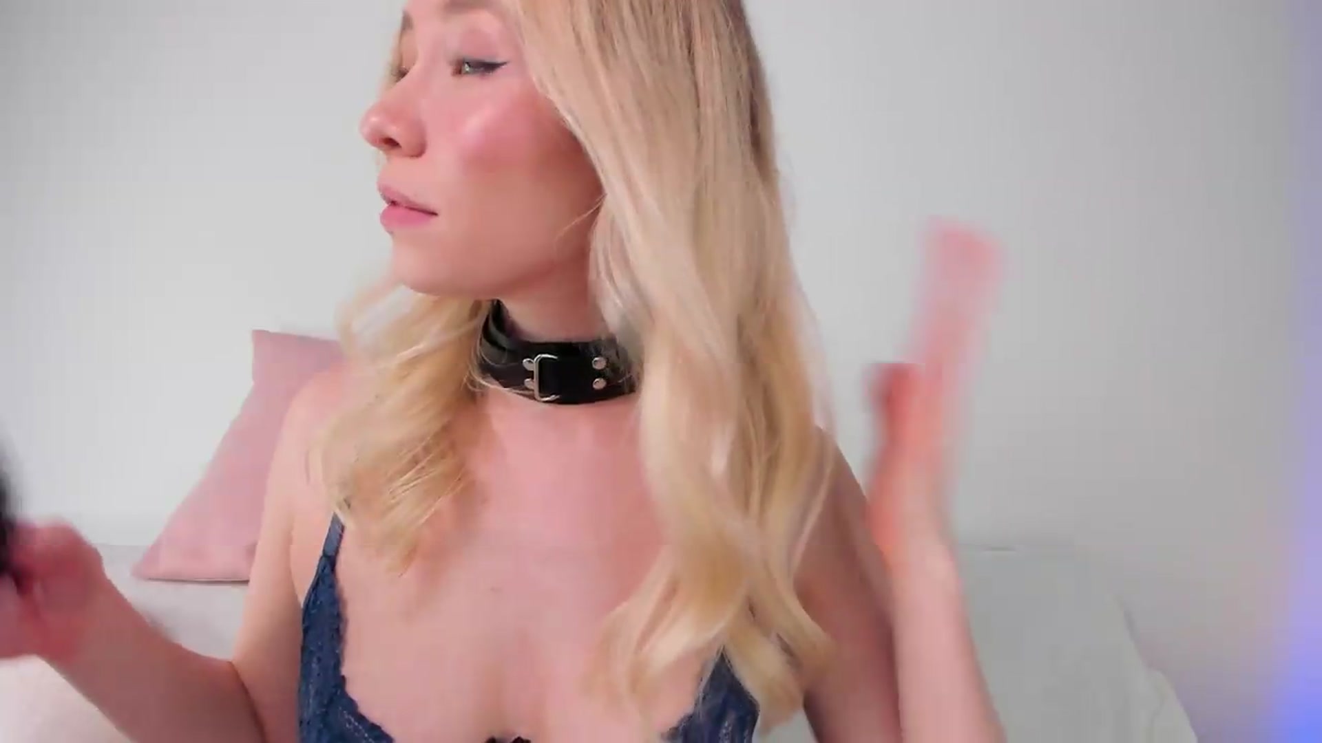 Gallery image thumbnail from pristine_edge's myfreecams stream on, 05/31/2026, 24:01 image 19 of 20