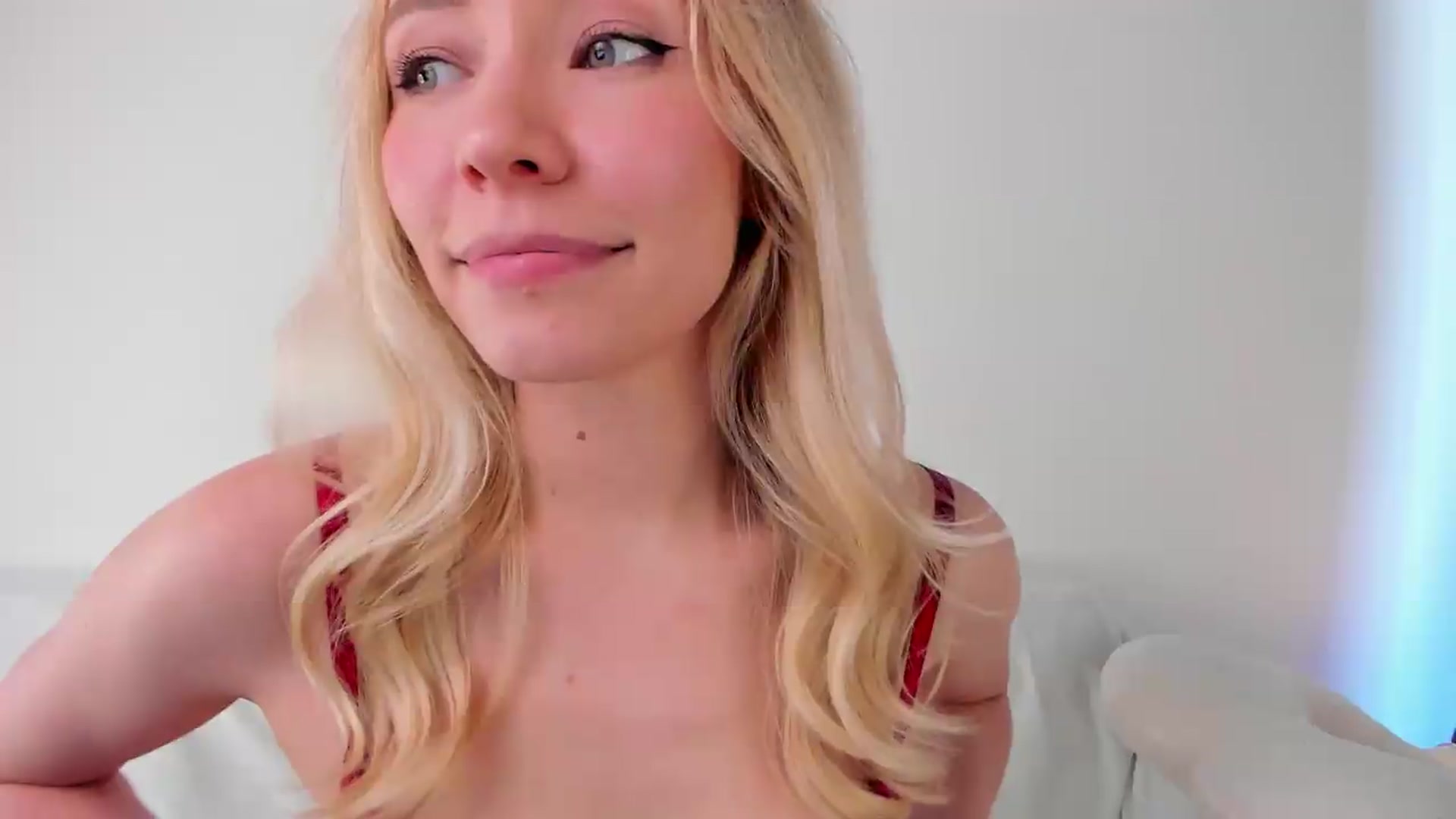 Gallery image thumbnail from pristine_edge's myfreecams stream on, 06/07/2026, 03:23 image 13 of 20