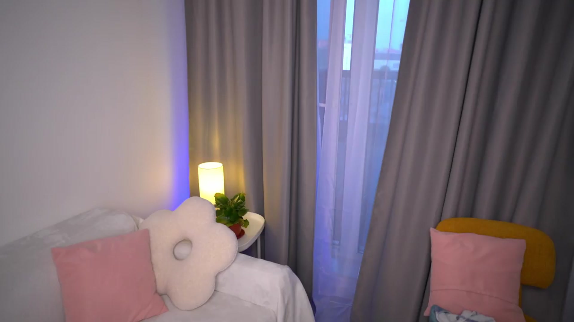 Gallery image thumbnail from pristine_edge's myfreecams stream on, 06/09/2026, 03:38 image 3 of 20
