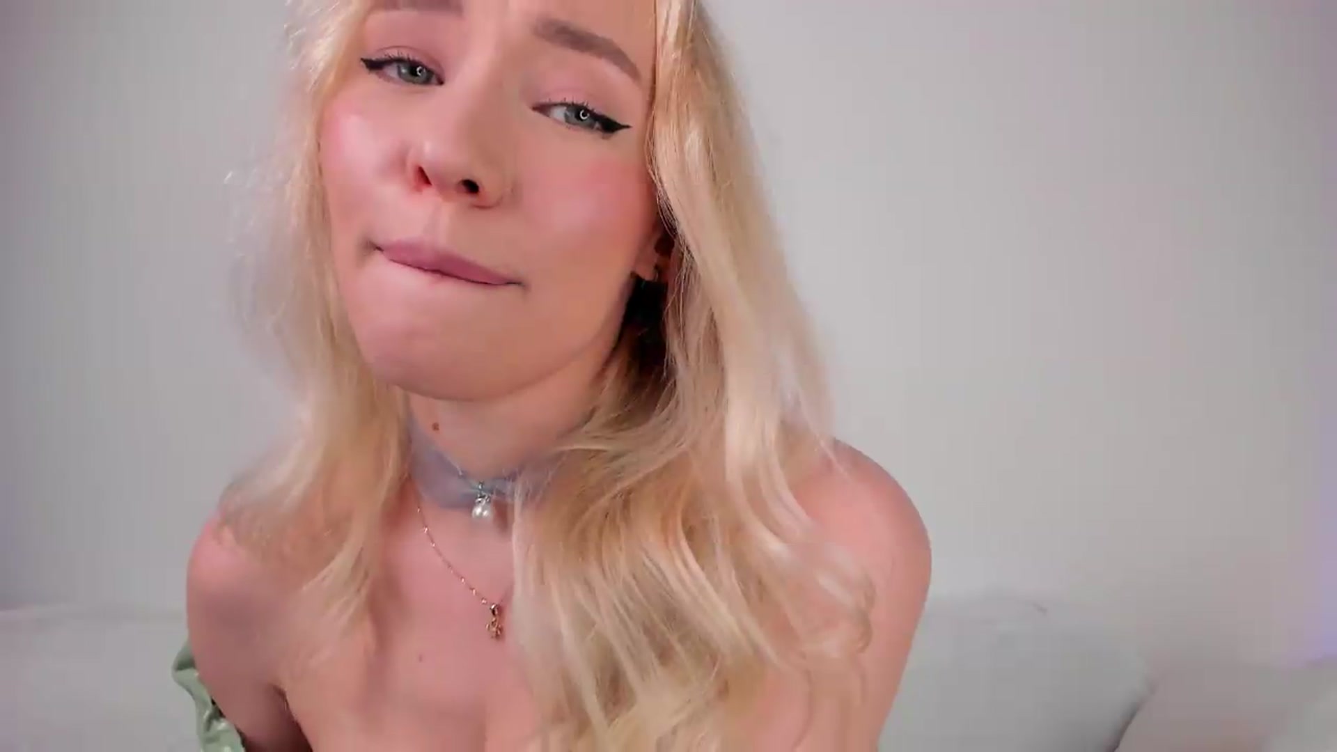 Gallery image thumbnail from pristine_edge's myfreecams stream on, 06/24/2026, 23:58 image 16 of 20