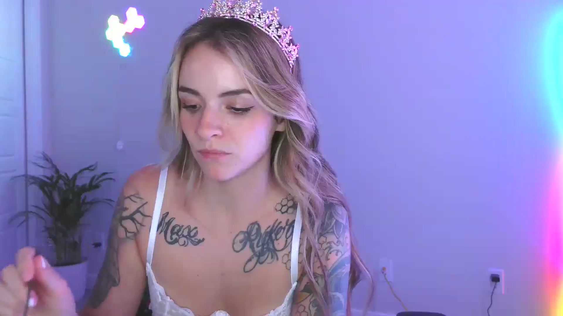 Gallery image thumbnail from puddinbunz69's myfreecams stream on, 05/01/2024, 24:42 image 14 of 20