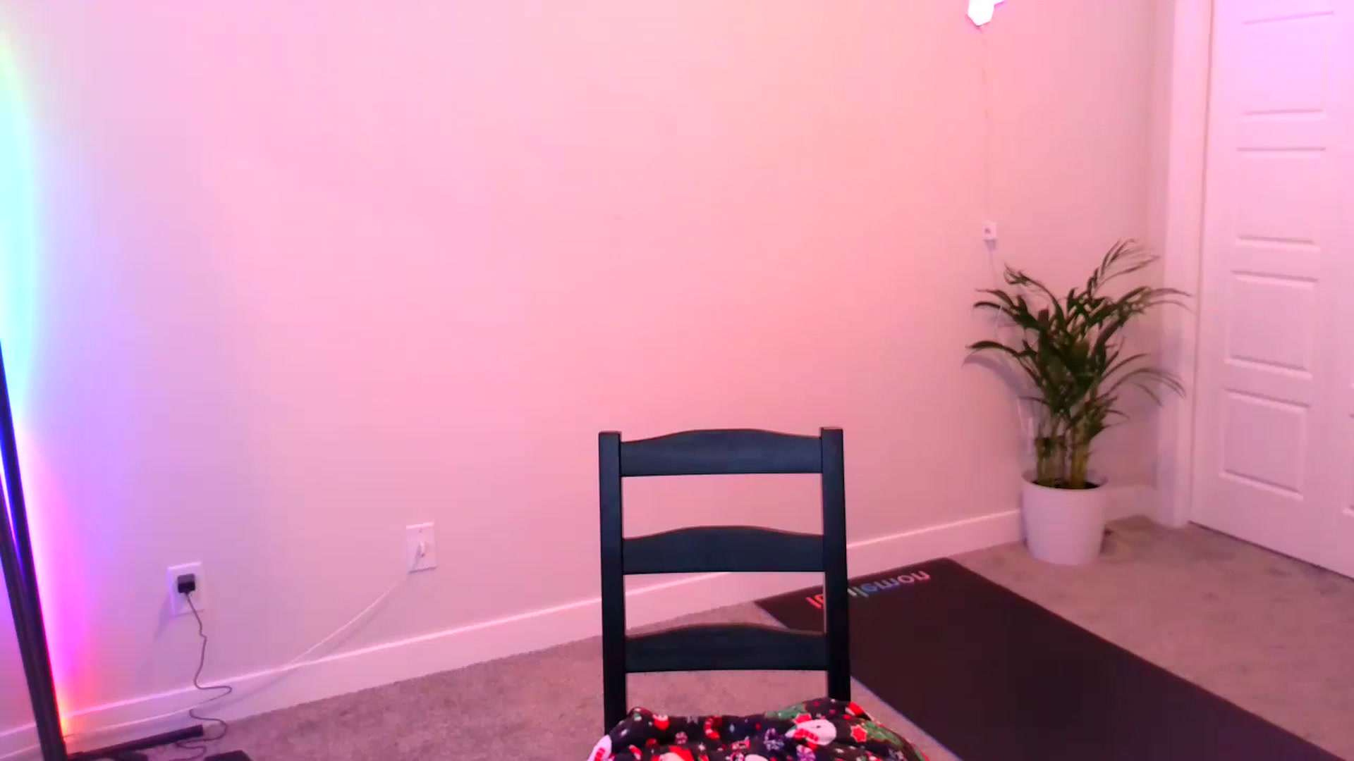 Gallery image thumbnail from puddinbunz69's myfreecams stream on, 05/03/2024, 24:21 image 18 of 20