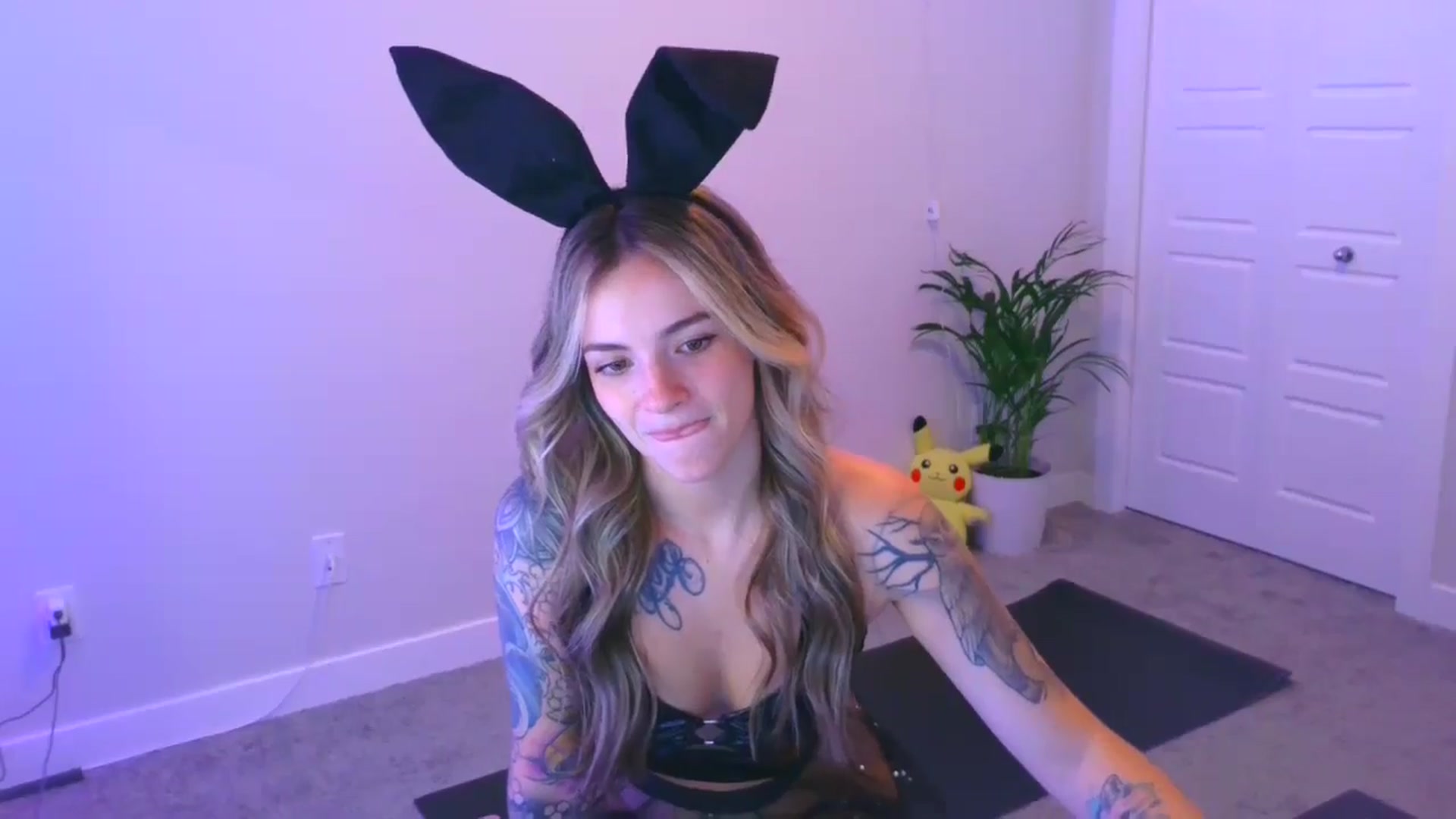 Gallery image thumbnail from puddinbunz69's myfreecams stream on, 05/04/2024, 23:41 image 10 of 20