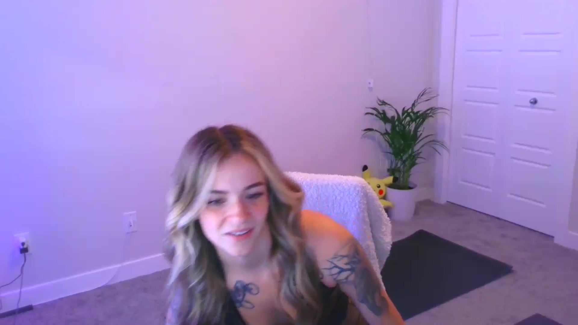 Gallery image thumbnail from puddinbunz69's myfreecams stream on, 05/04/2024, 23:41 image 12 of 20