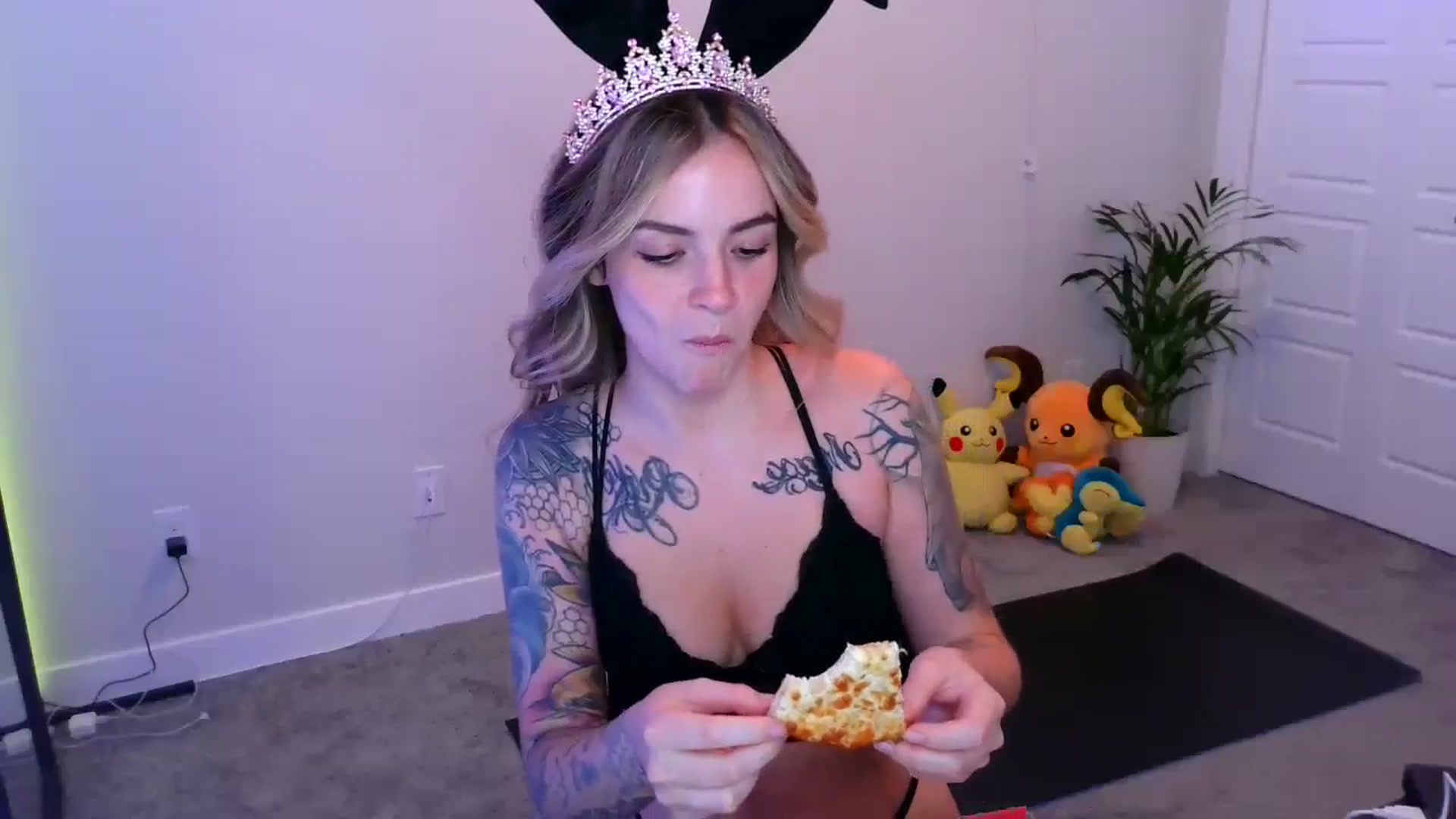 Gallery image thumbnail from puddinbunz69's myfreecams stream on, 05/07/2024, 24:18 image 6 of 20