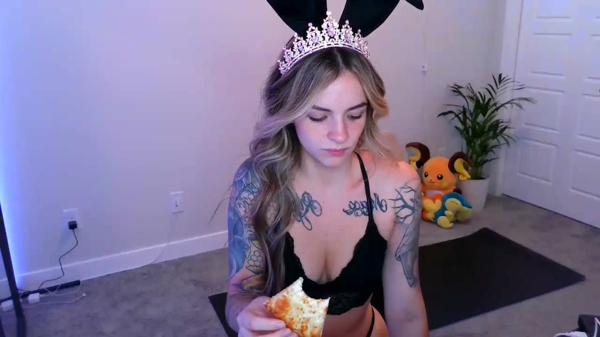 Gallery image thumbnail from puddinbunz69's myfreecams stream on, 05/07/2024, 24:18 image 11 of 20