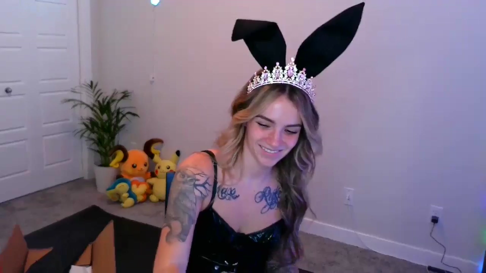 Gallery image thumbnail from puddinbunz69's myfreecams stream on, 05/07/2024, 24:48 image 13 of 20