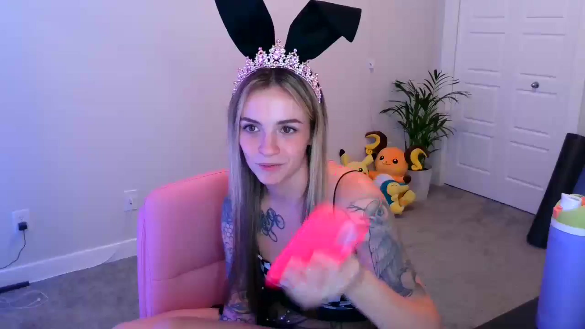 Gallery image thumbnail from puddinbunz69's myfreecams stream on, 05/08/2024, 02:16 image 10 of 20