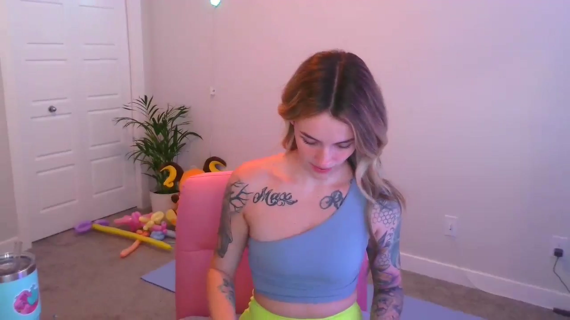 Gallery image thumbnail from puddinbunz69's myfreecams stream on, 05/14/2024, 23:17 image 10 of 20