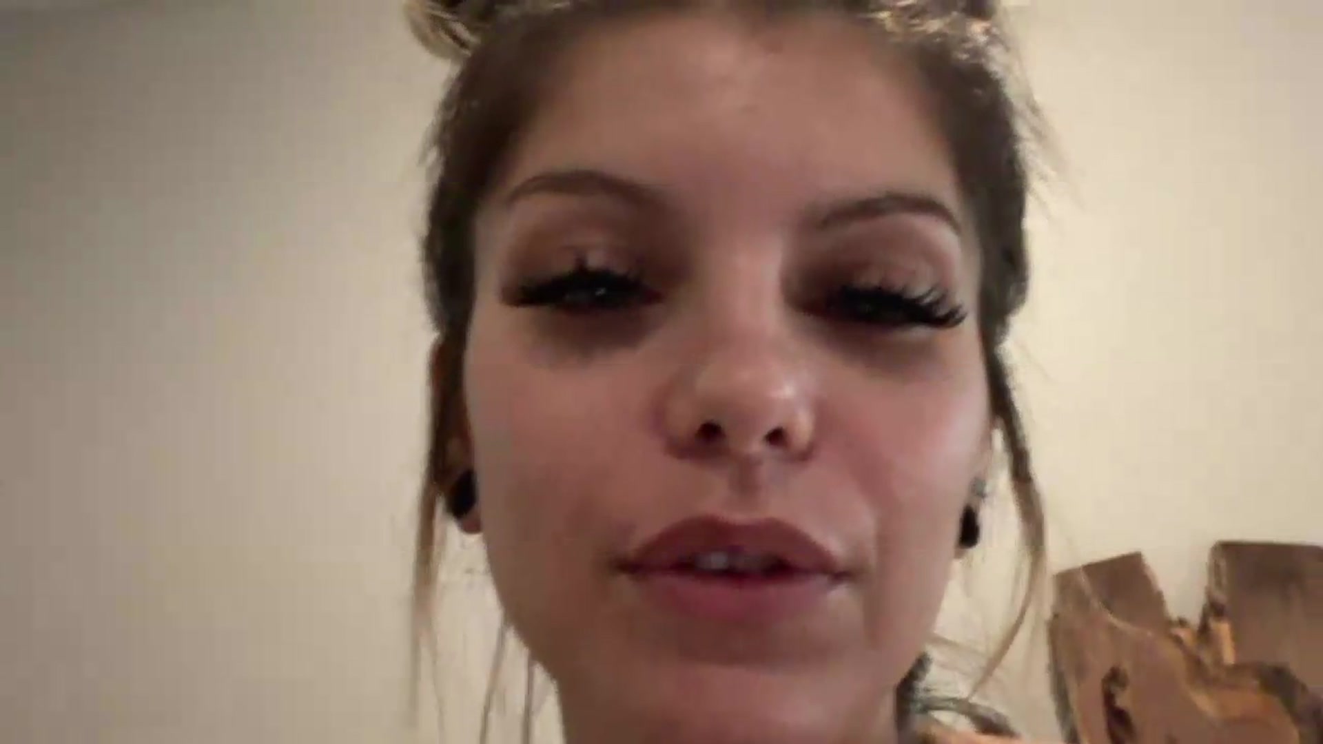 Gallery image thumbnail from punchdrunk1717's myfreecams stream on, 05/17/2026, 13:00 image 9 of 20