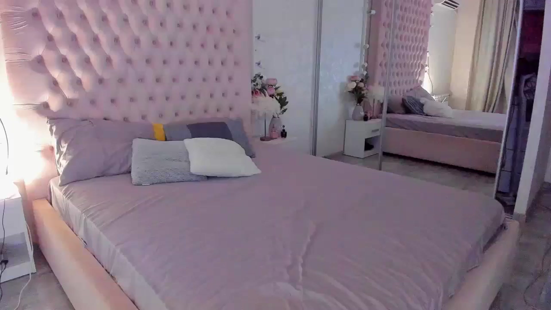 Gallery image thumbnail from purefection_'s myfreecams stream on, 10/06/2023, 15:29 image 6 of 20