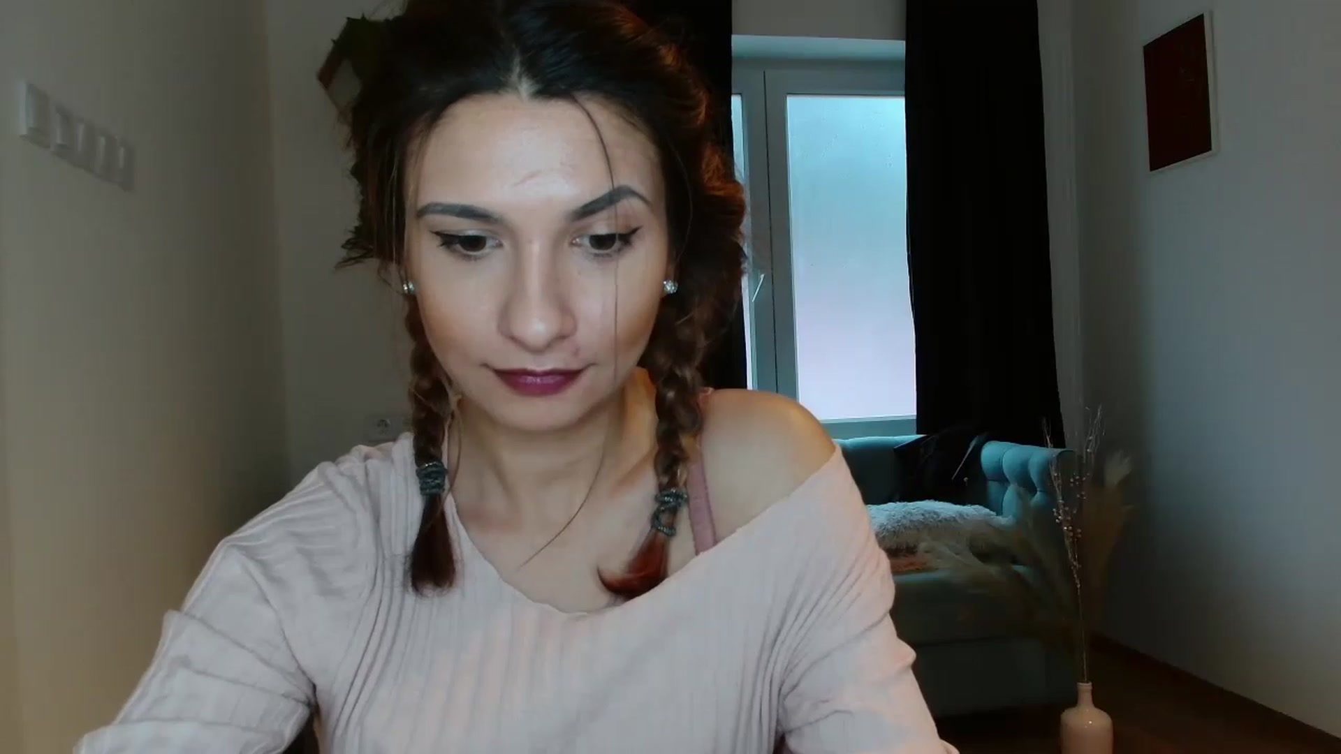 Gallery image thumbnail from pussy_kitti's myfreecams stream on, 11/26/2022, 13:29 image 4 of 20
