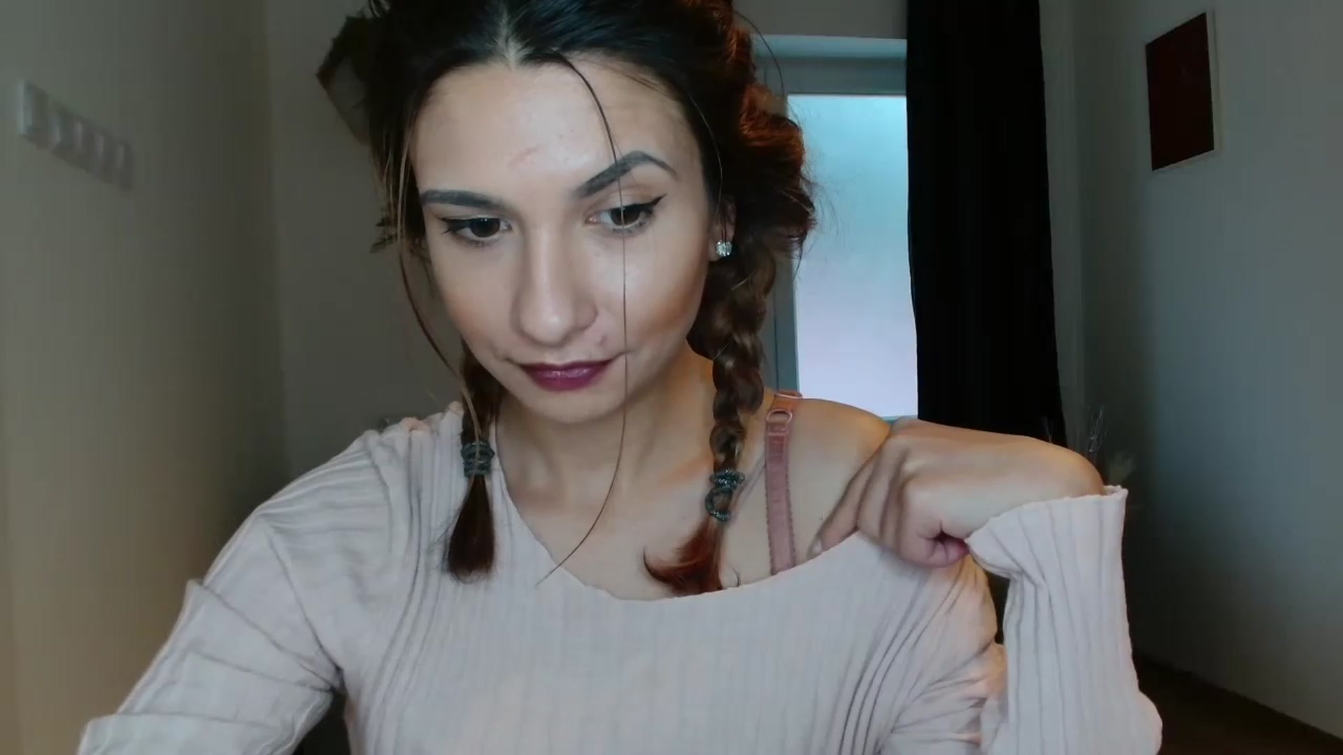 Gallery image thumbnail from pussy_kitti's myfreecams stream on, 11/26/2022, 13:29 image 8 of 20