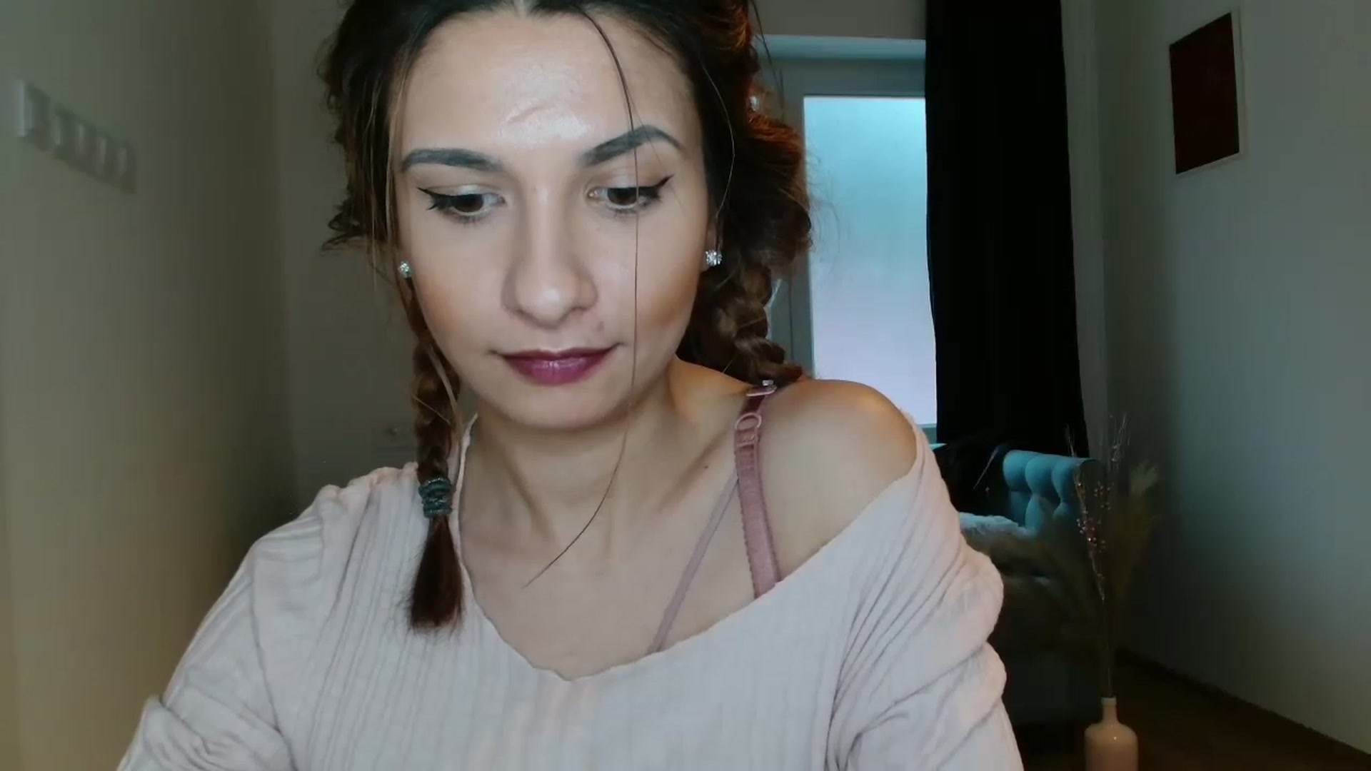 Gallery image thumbnail from pussy_kitti's myfreecams stream on, 11/26/2022, 13:29 image 15 of 20