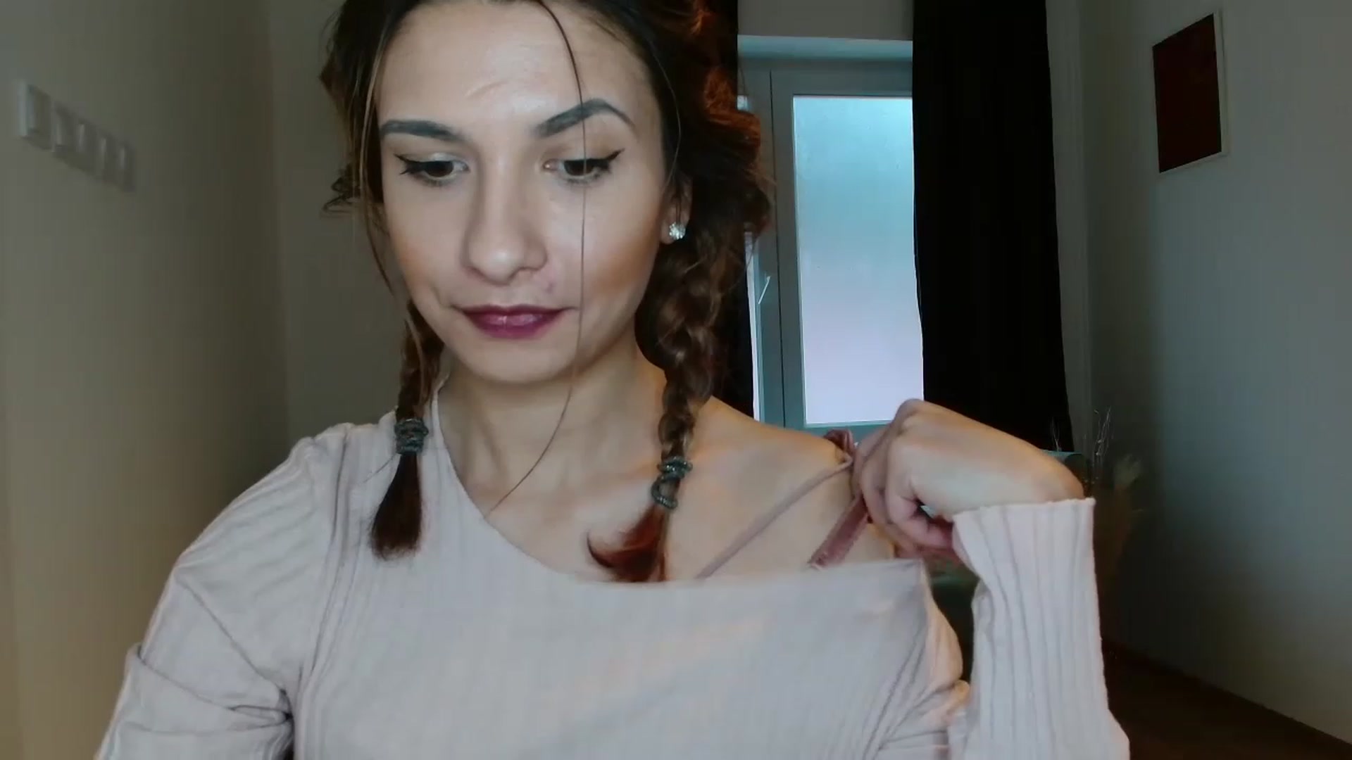 Gallery image thumbnail from pussy_kitti's myfreecams stream on, 11/26/2022, 13:29 image 10 of 20
