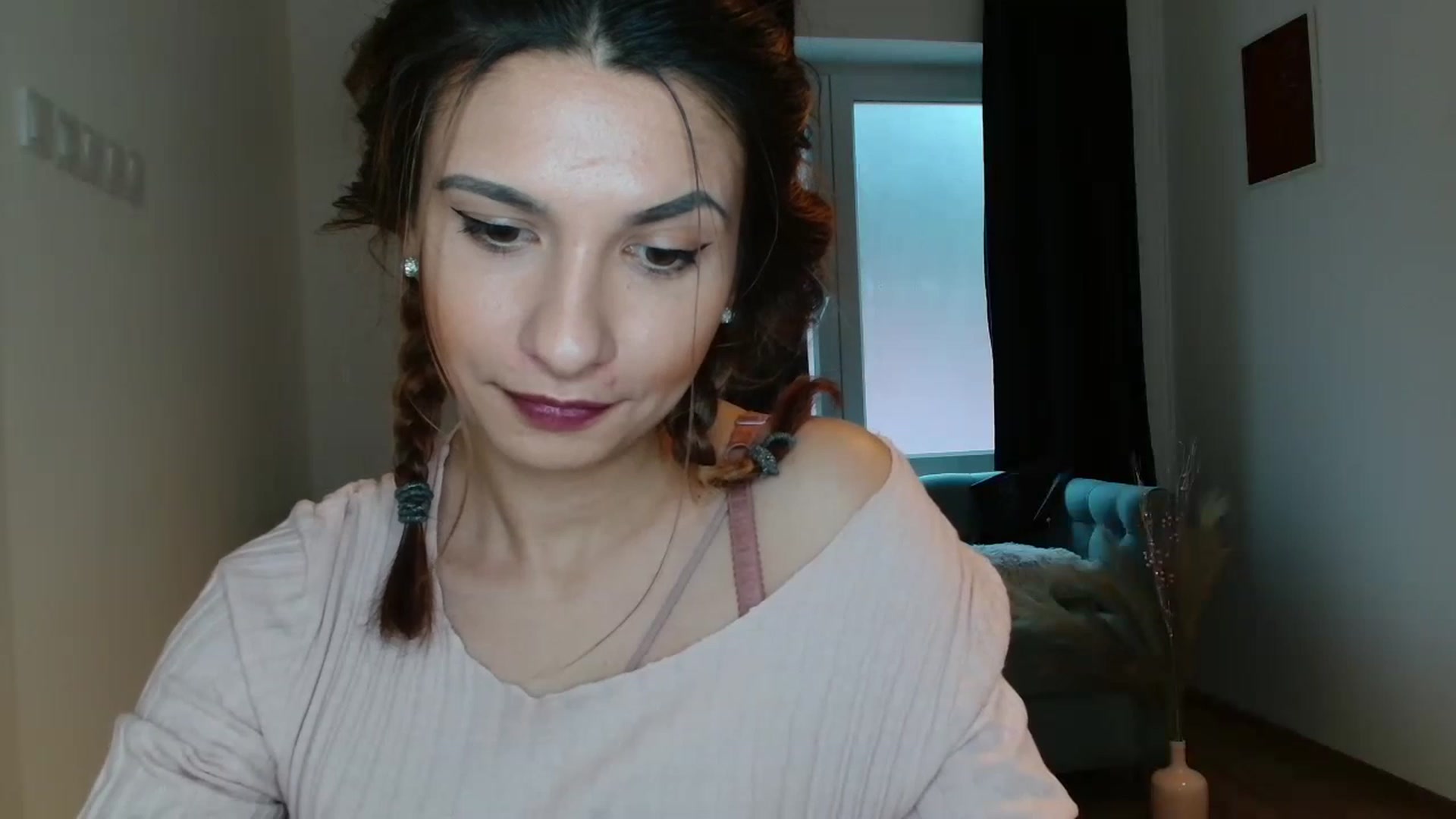 Gallery image thumbnail from pussy_kitti's myfreecams stream on, 11/26/2022, 13:29 image 16 of 20