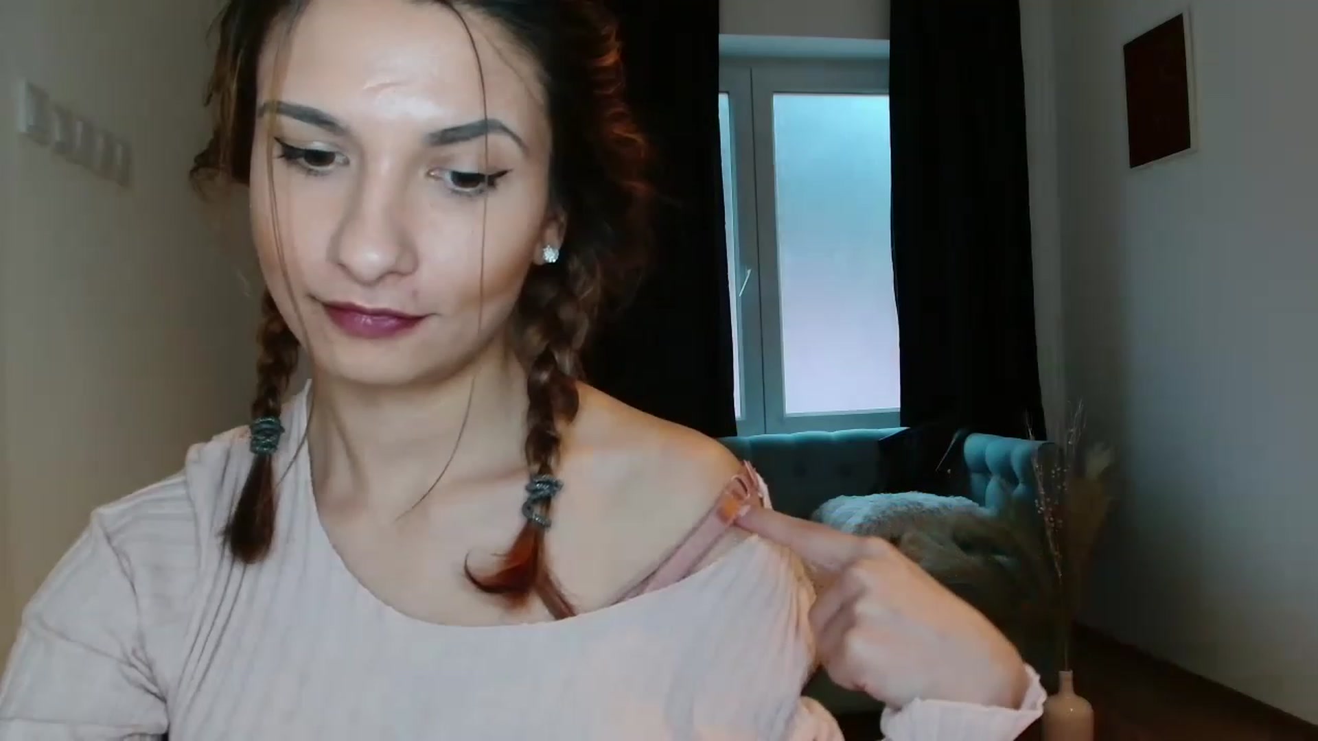 Gallery image thumbnail from pussy_kitti's myfreecams stream on, 11/26/2022, 14:26 image 3 of 20