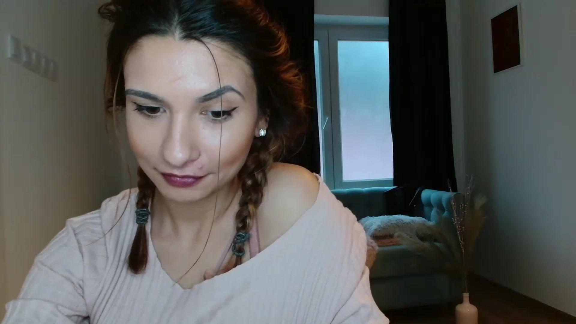 Gallery image thumbnail from pussy_kitti's myfreecams stream on, 11/26/2022, 14:26 image 7 of 20