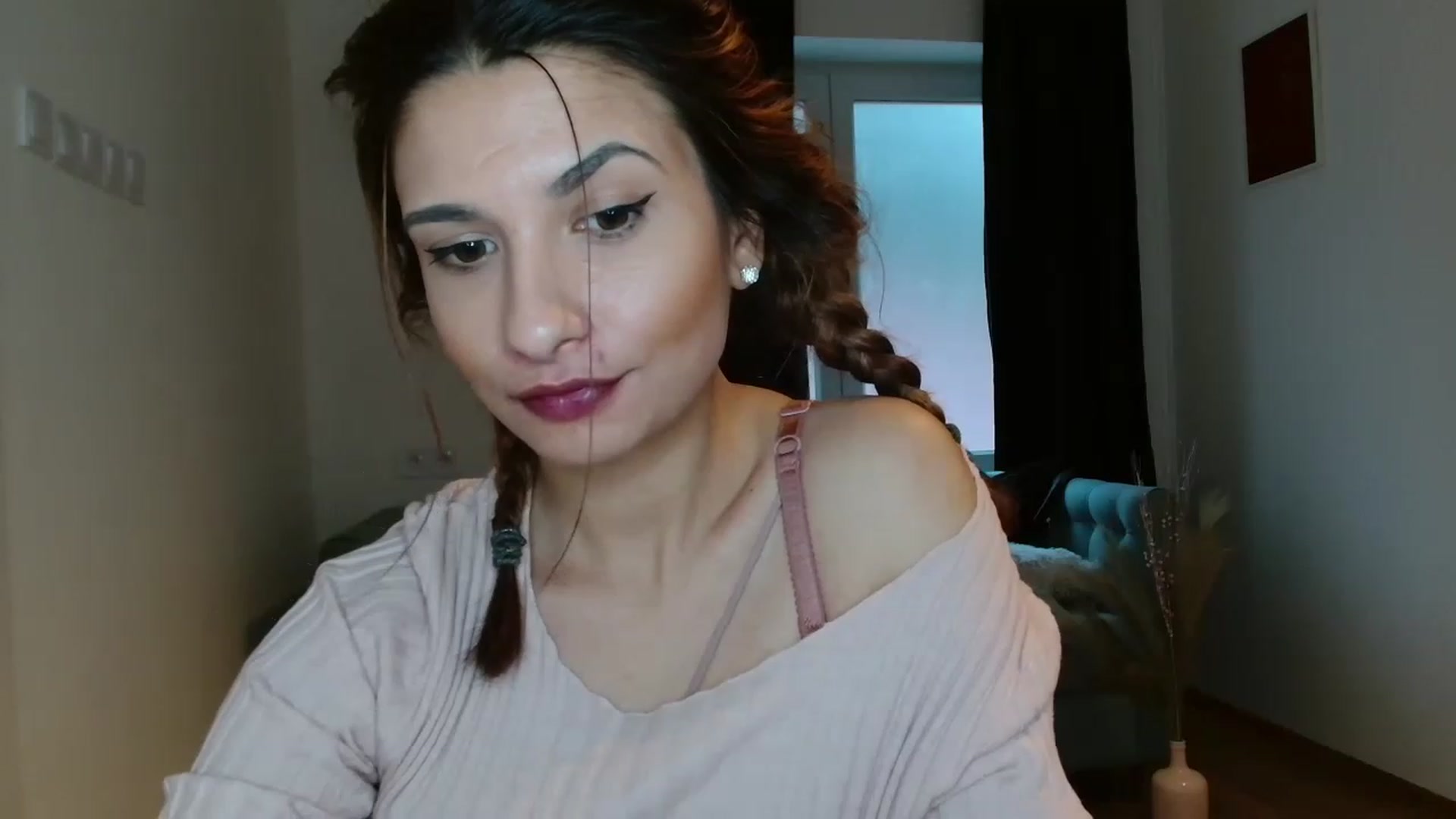 Gallery image thumbnail from pussy_kitti's myfreecams stream on, 11/26/2022, 14:26 image 8 of 20