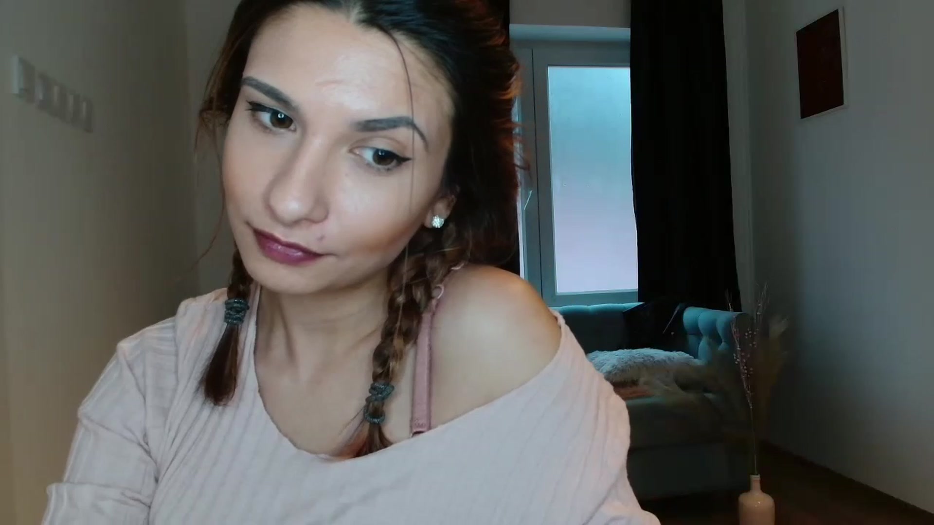 Gallery image thumbnail from pussy_kitti's myfreecams stream on, 11/26/2022, 14:26 image 6 of 20