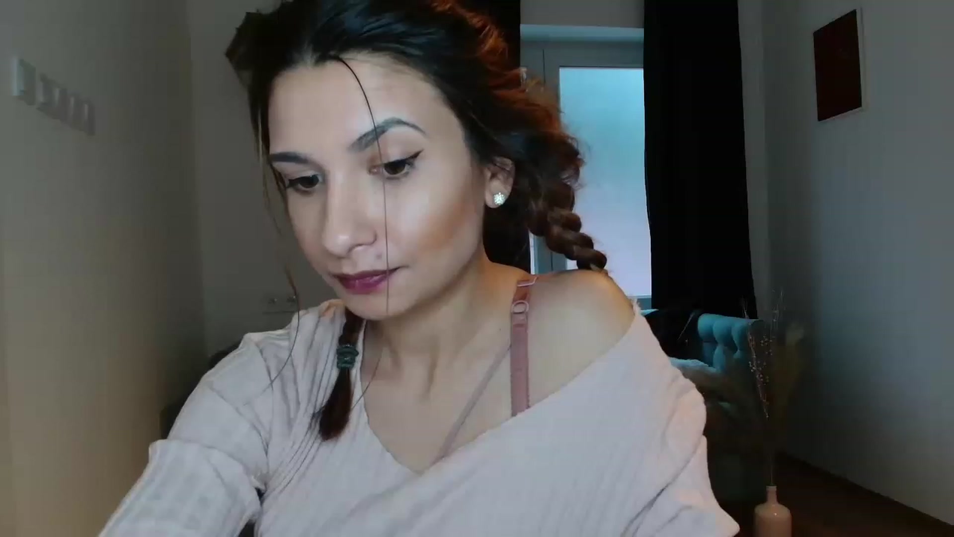 Gallery image thumbnail from pussy_kitti's myfreecams stream on, 11/26/2022, 14:26 image 9 of 20