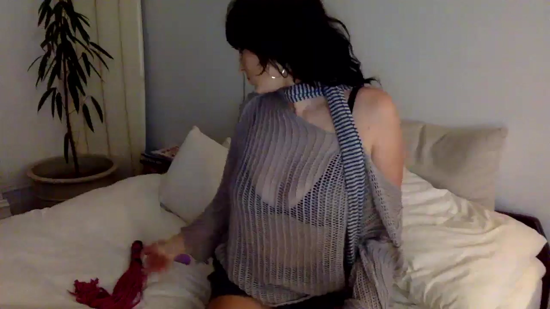 Gallery image thumbnail from pyrexPrincess's myfreecams stream on, 05/20/2024, 03:34 image 7 of 20