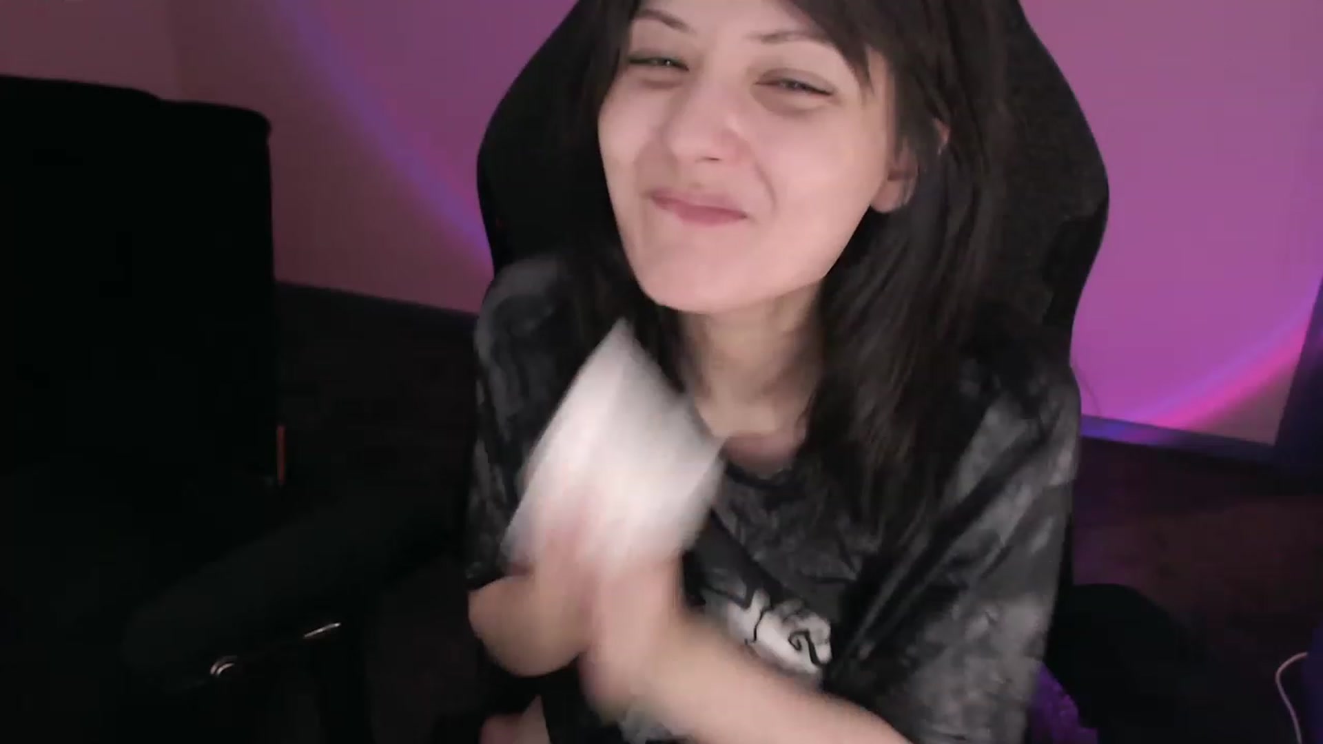 Gallery image thumbnail from r00m704v01d's myfreecams stream on, 02/17/2023, 05:43 image 3 of 20