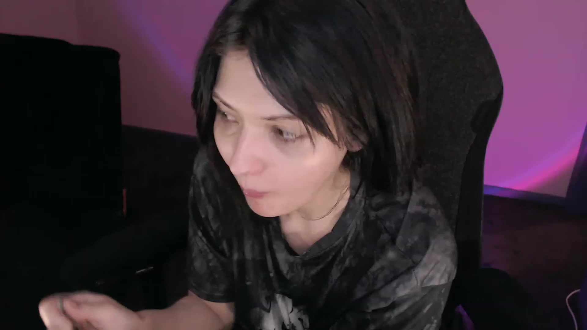 Gallery image thumbnail from r00m704v01d's myfreecams stream on, 02/17/2023, 05:43 image 4 of 20