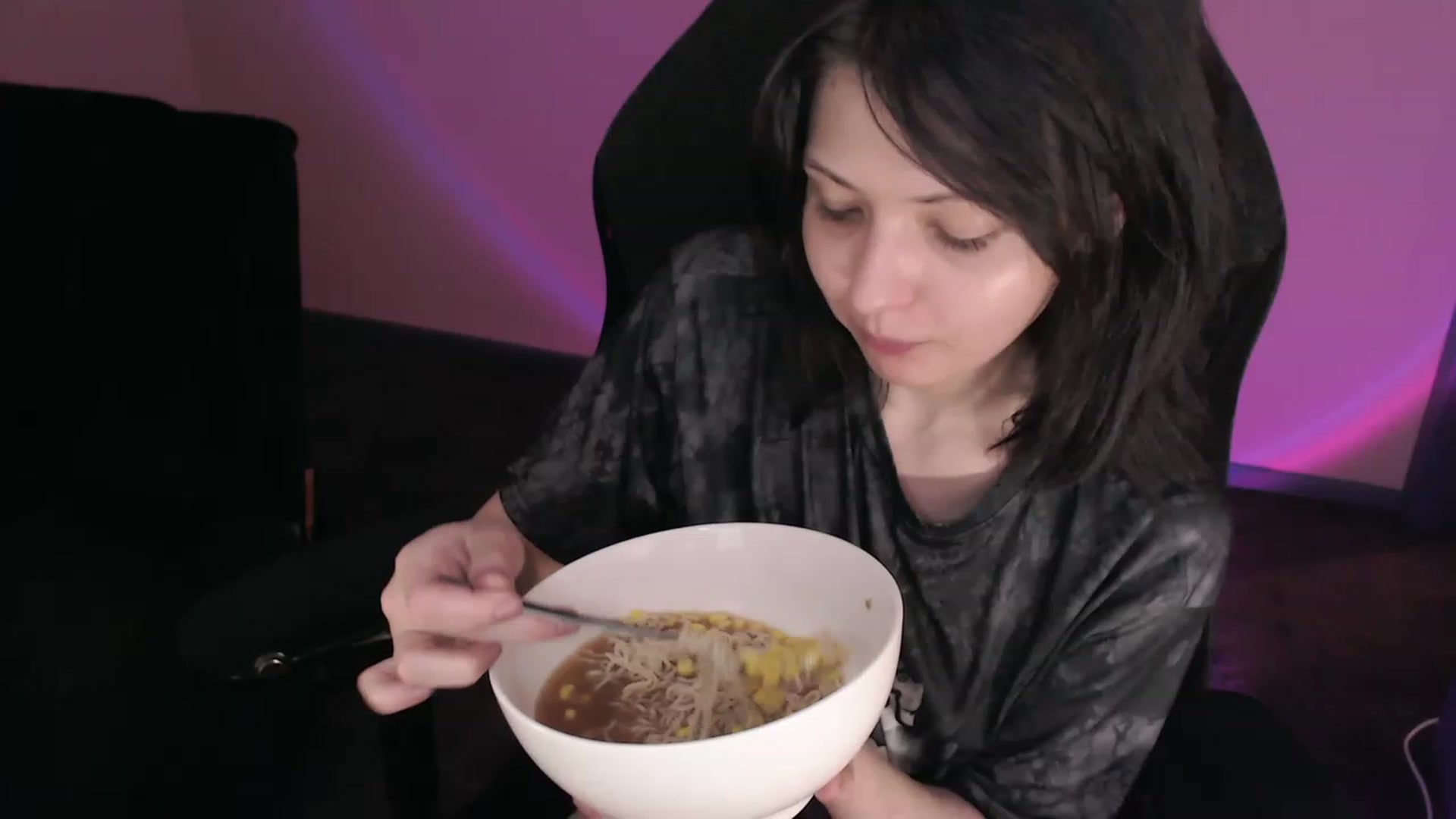 Gallery image thumbnail from r00m704v01d's myfreecams stream on, 02/17/2023, 05:43 image 9 of 20