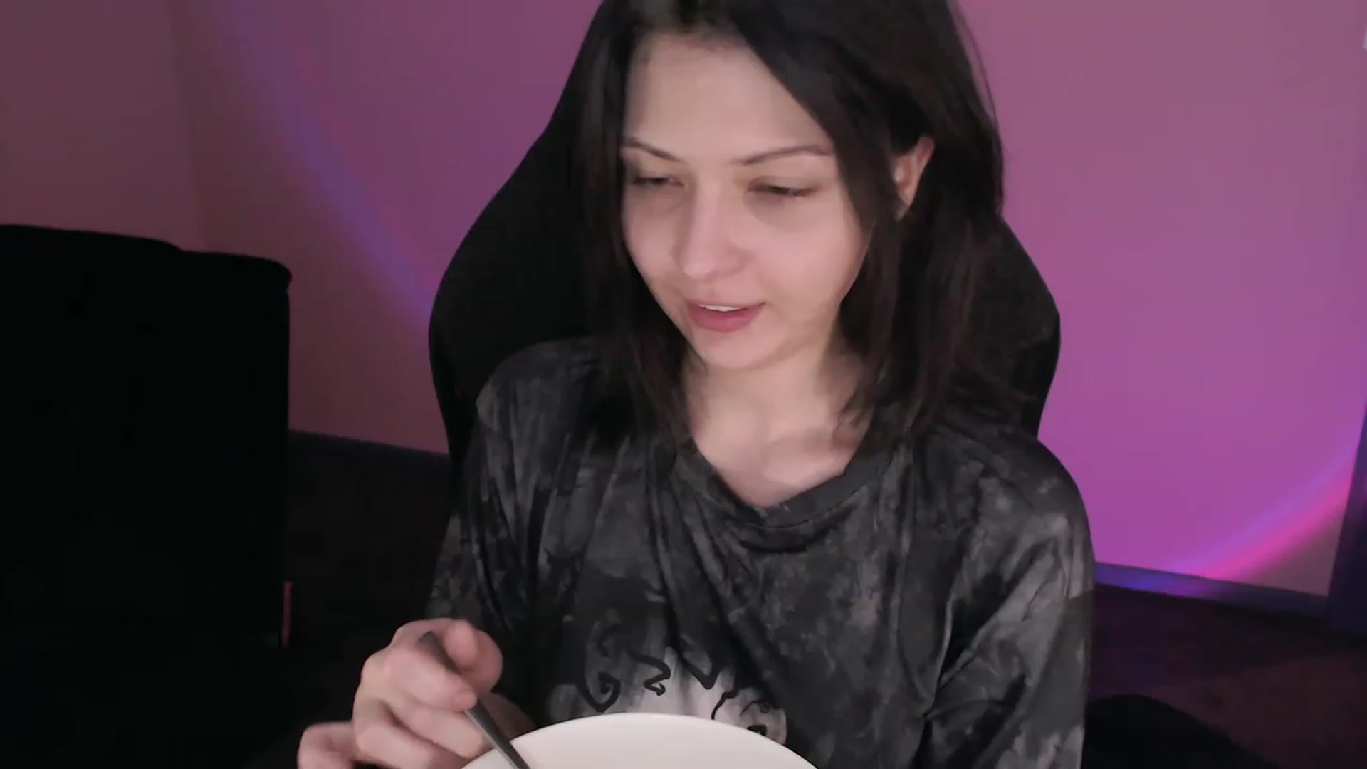 Gallery image thumbnail from r00m704v01d's myfreecams stream on, 02/17/2023, 05:43 image 13 of 20