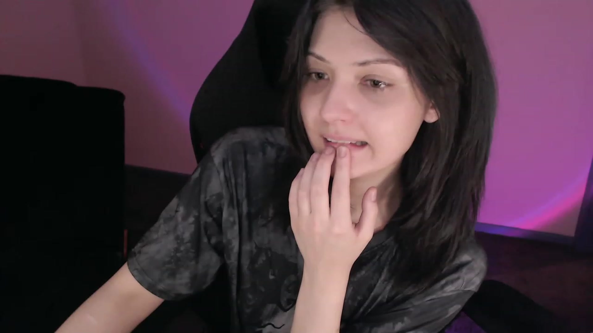 Gallery image thumbnail from r00m704v01d's myfreecams stream on, 02/17/2023, 05:43 image 10 of 20