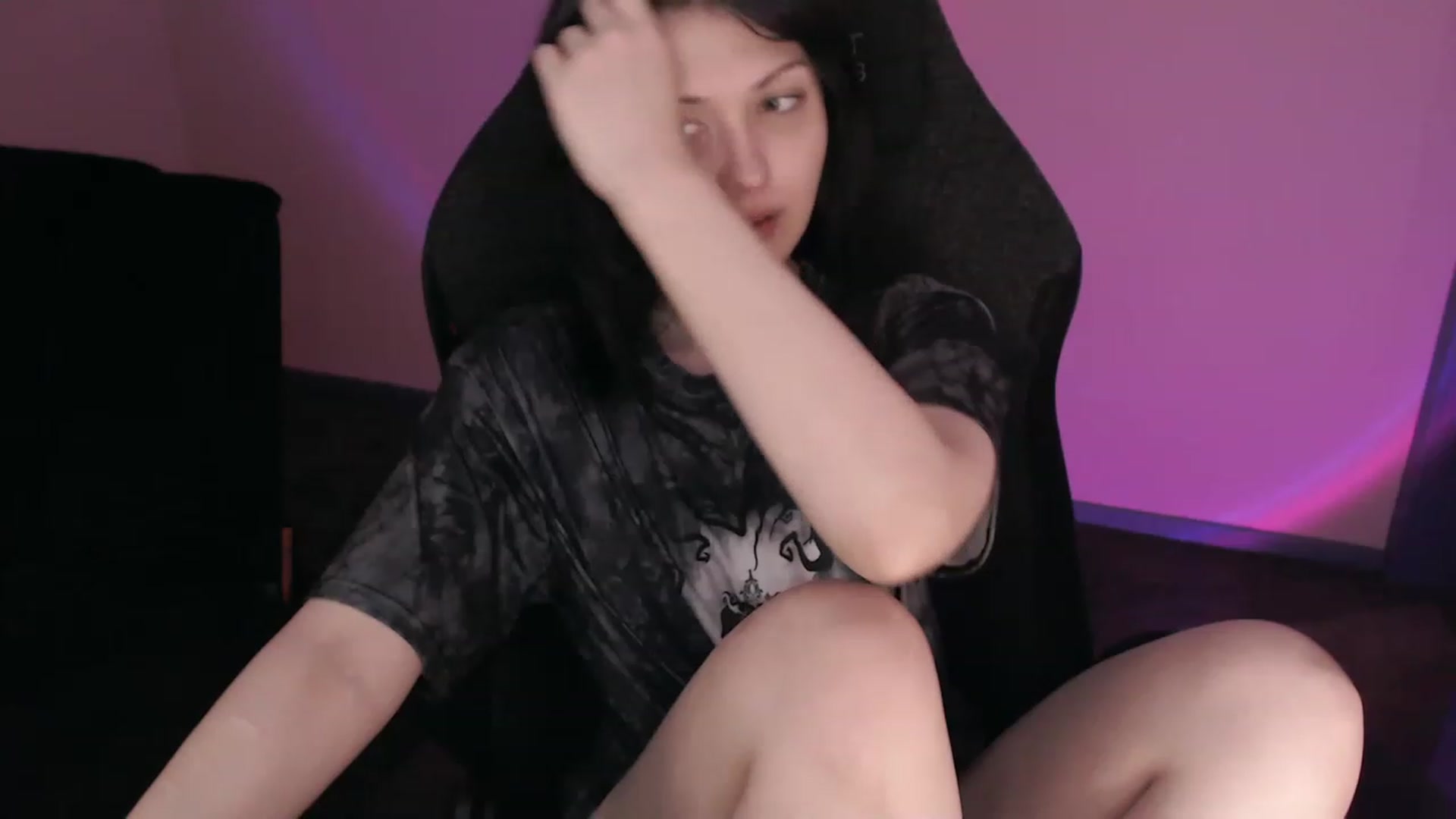 Gallery image thumbnail from r00m704v01d's myfreecams stream on, 02/17/2023, 05:43 image 18 of 20