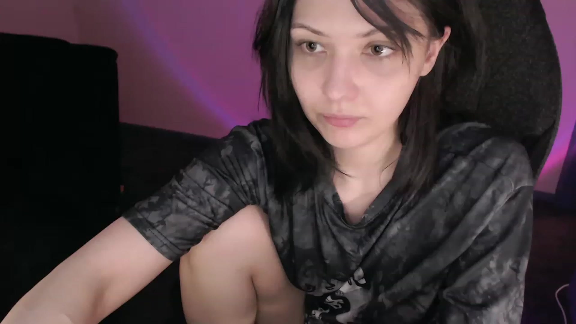 Gallery image thumbnail from r00m704v01d's myfreecams stream on, 02/17/2023, 05:43 image 6 of 20