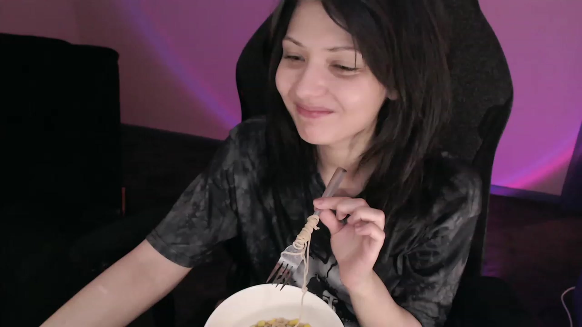 Gallery image thumbnail from r00m704v01d's myfreecams stream on, 02/17/2023, 05:43 image 2 of 20