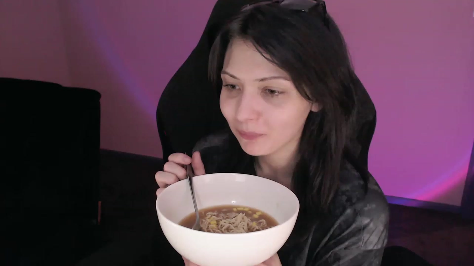 Gallery image thumbnail from r00m704v01d's myfreecams stream on, 02/17/2023, 05:43 image 14 of 20