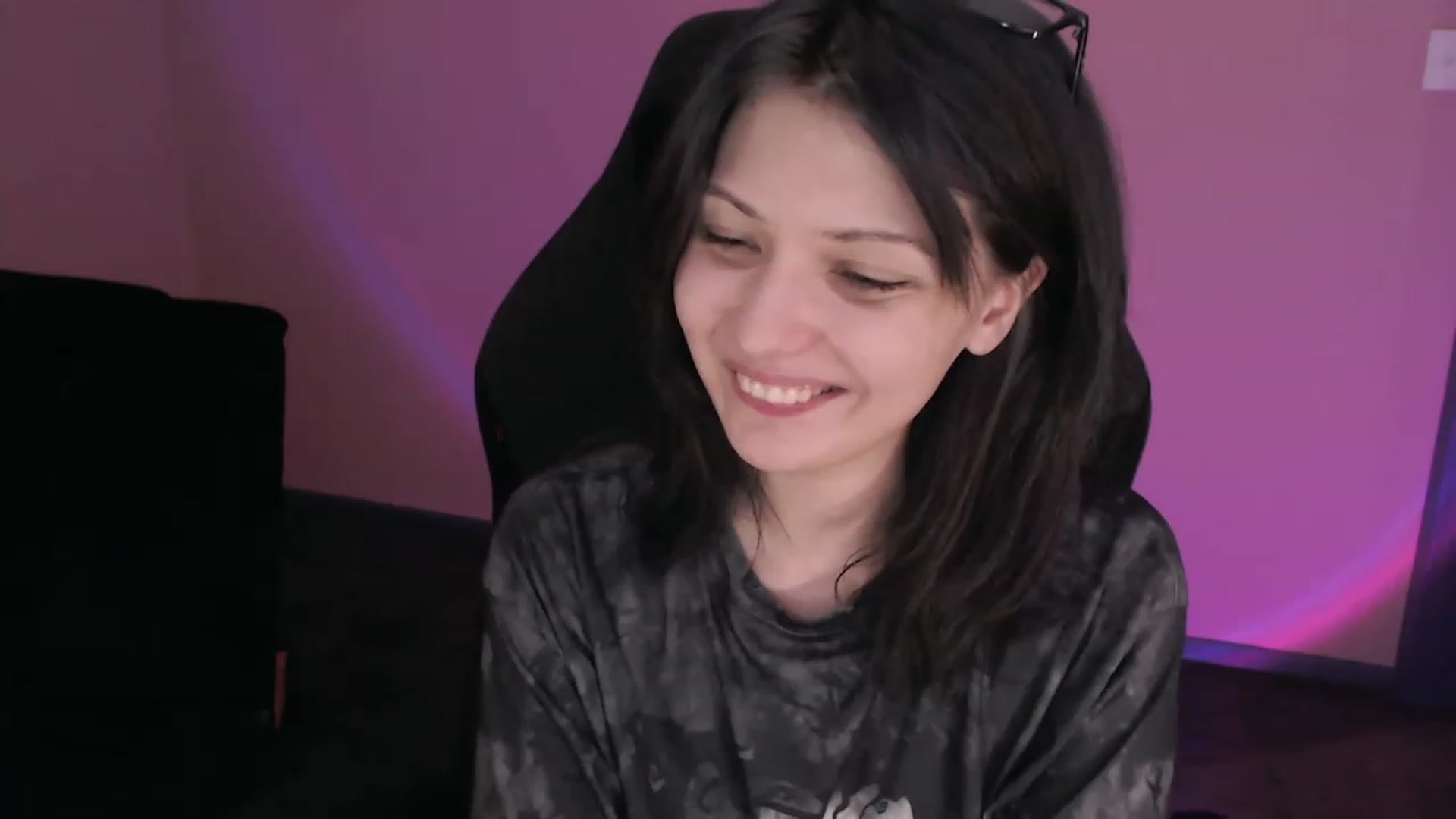 Gallery image thumbnail from r00m704v01d's myfreecams stream on, 02/17/2023, 05:43 image 20 of 20