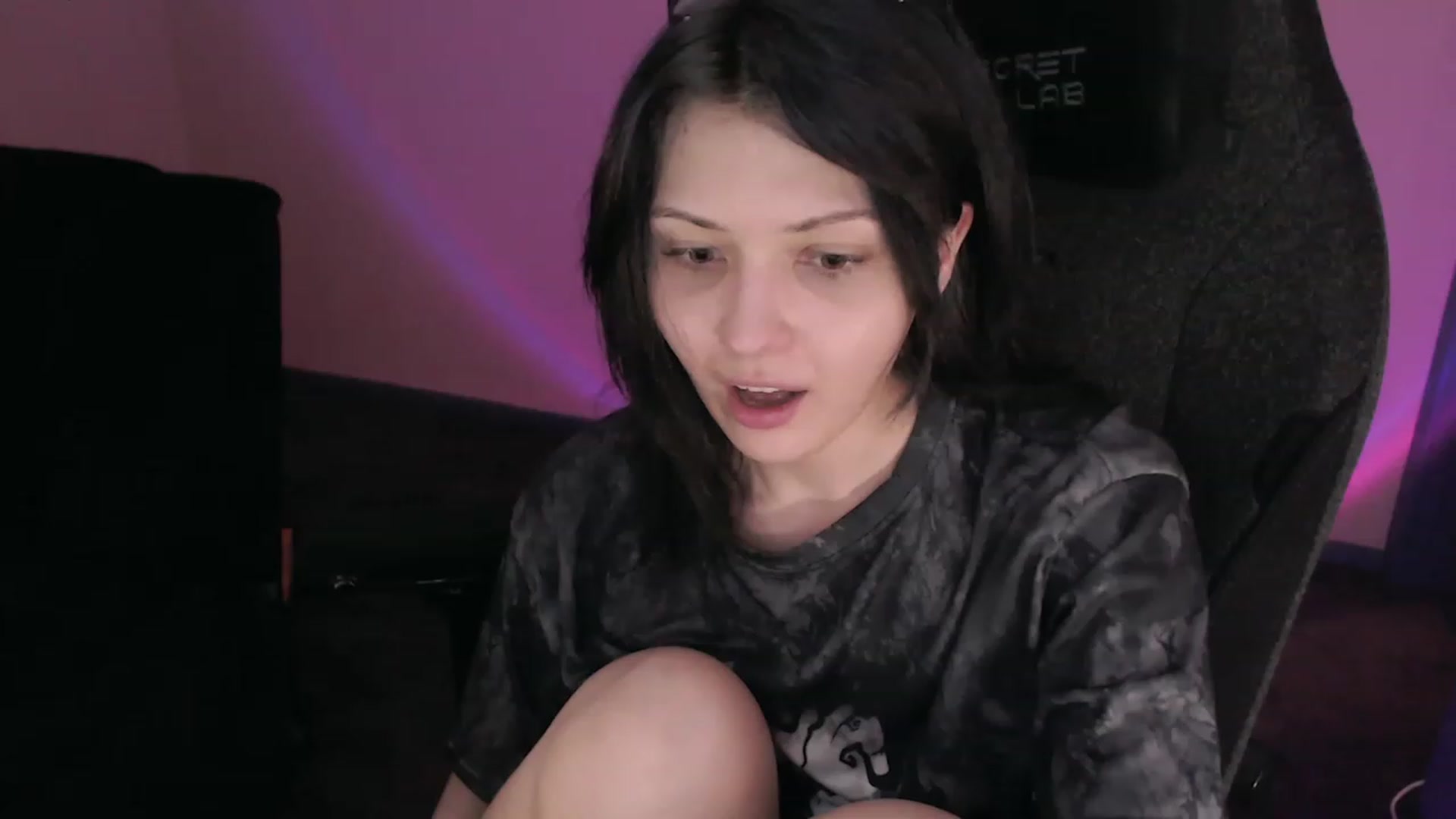 Gallery image thumbnail from r00m704v01d's myfreecams stream on, 02/17/2023, 05:43 image 17 of 20