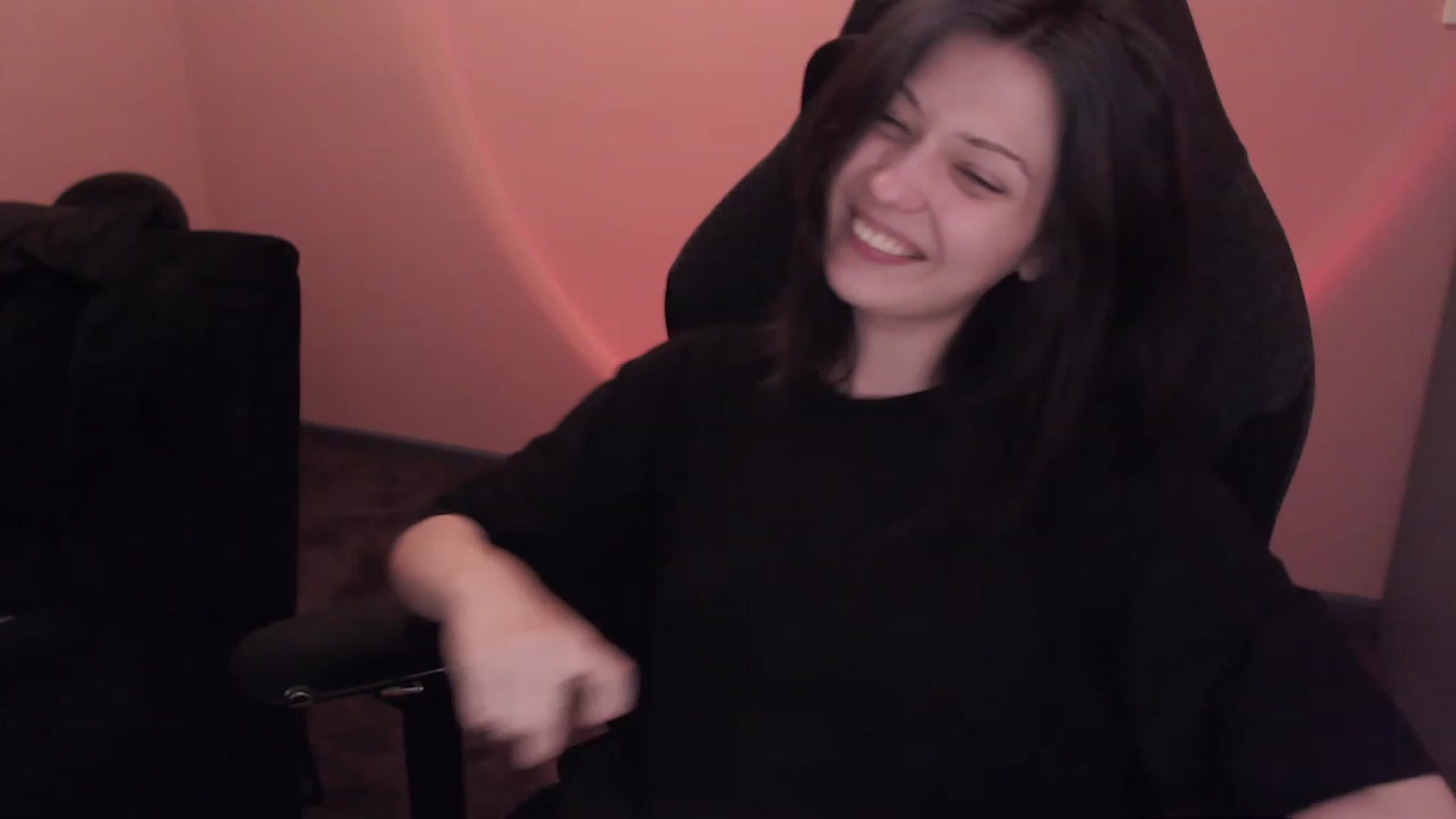 Gallery image thumbnail from r00m704v01d's myfreecams stream on, 02/18/2023, 02:40 image 10 of 20