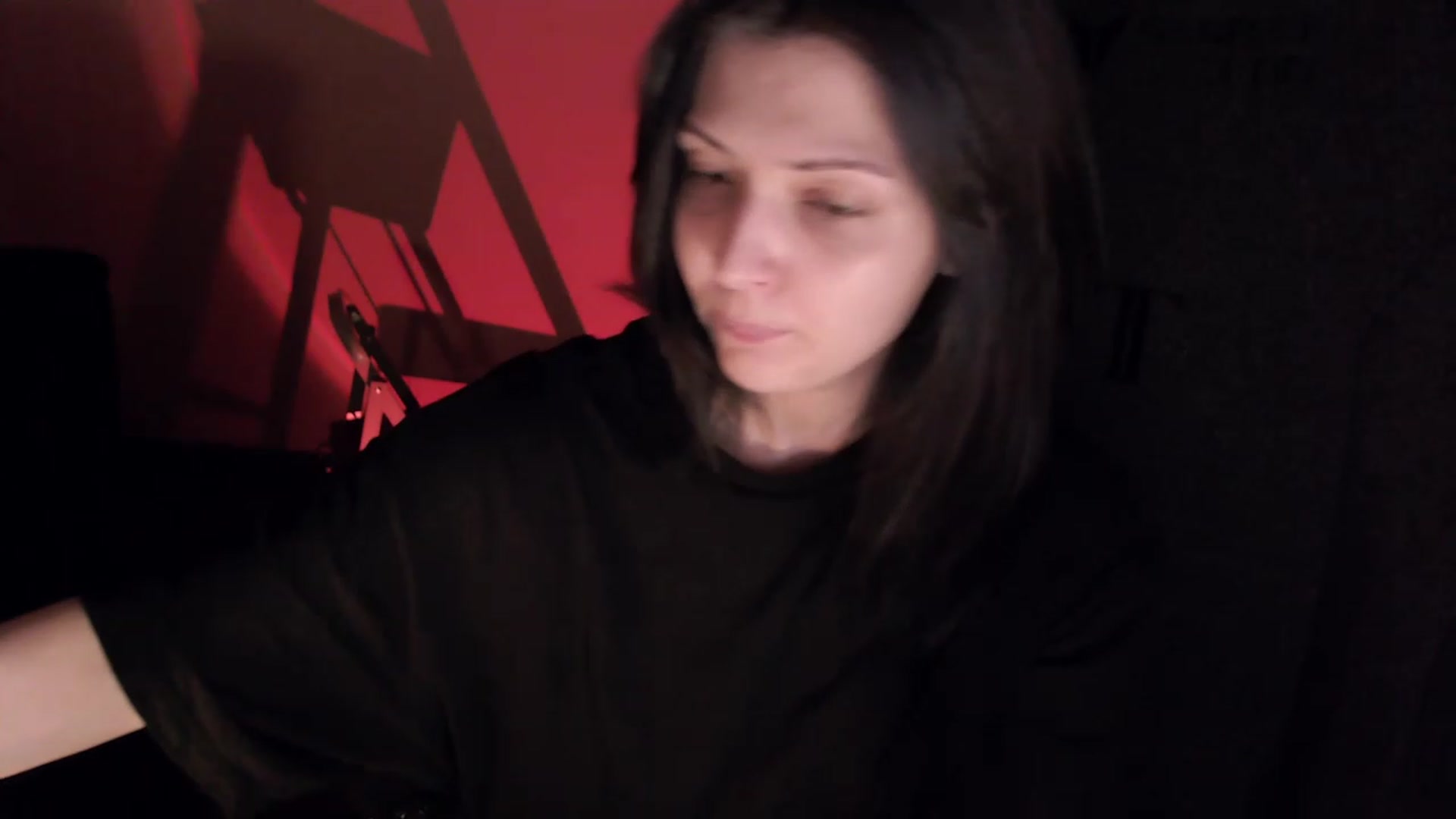 Gallery image thumbnail from r00m704v01d's myfreecams stream on, 02/18/2023, 11:03 image 16 of 20