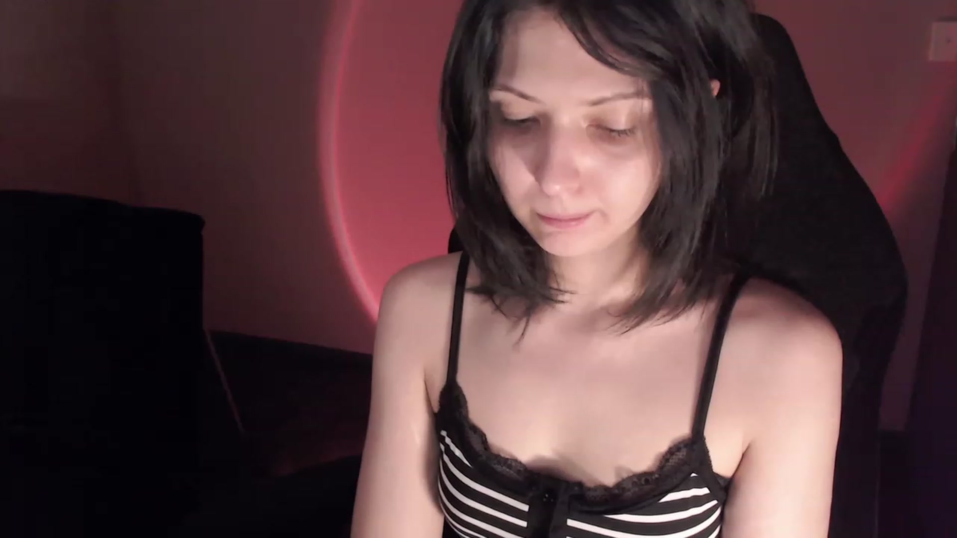 Gallery image thumbnail from r00m704v01d's myfreecams stream on, 02/19/2023, 05:34 image 18 of 20