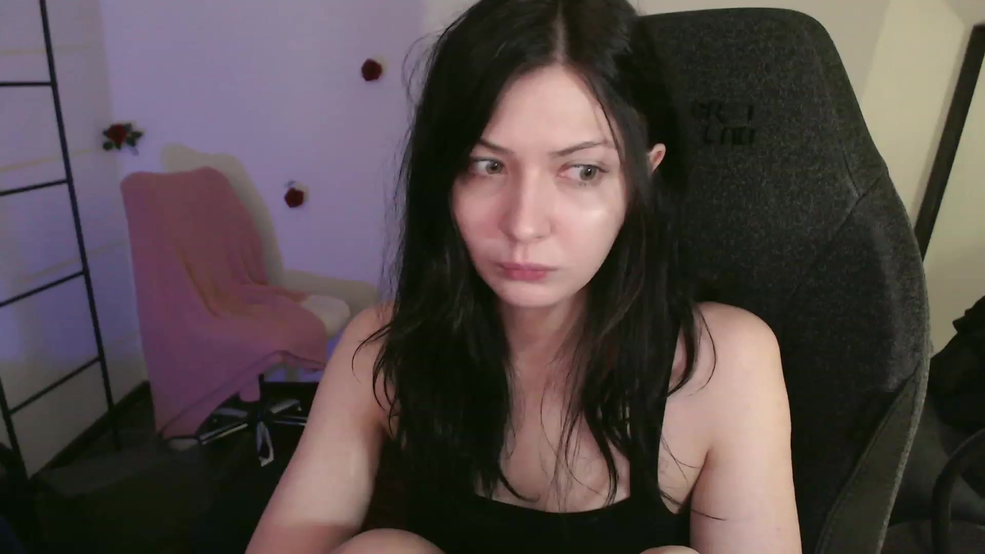 Gallery image thumbnail from r00m704v01d's myfreecams stream on, 03/19/2024, 02:32 image 2 of 20
