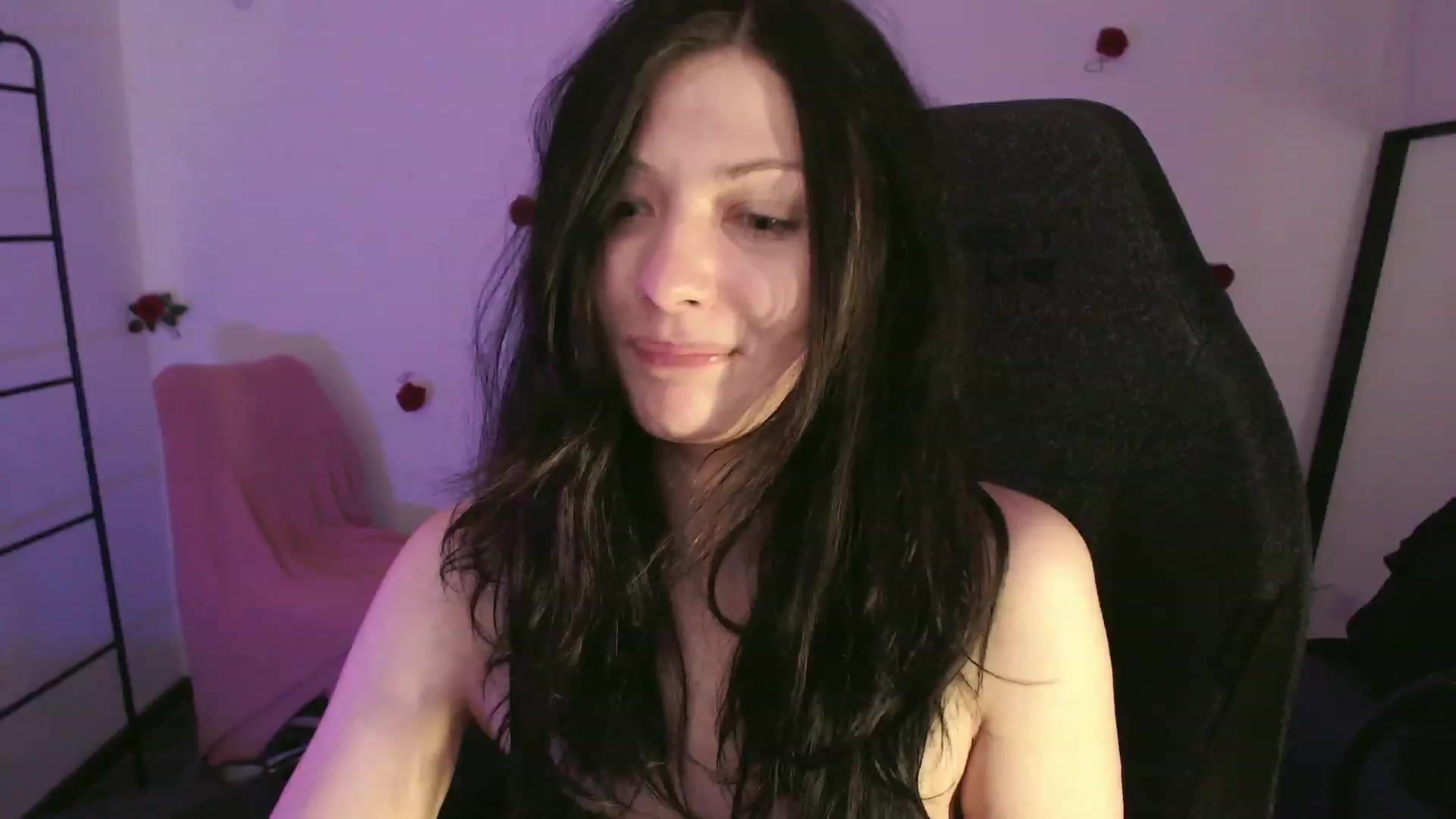Gallery image thumbnail from r00m704v01d's myfreecams stream on, 03/19/2024, 02:32 image 6 of 20
