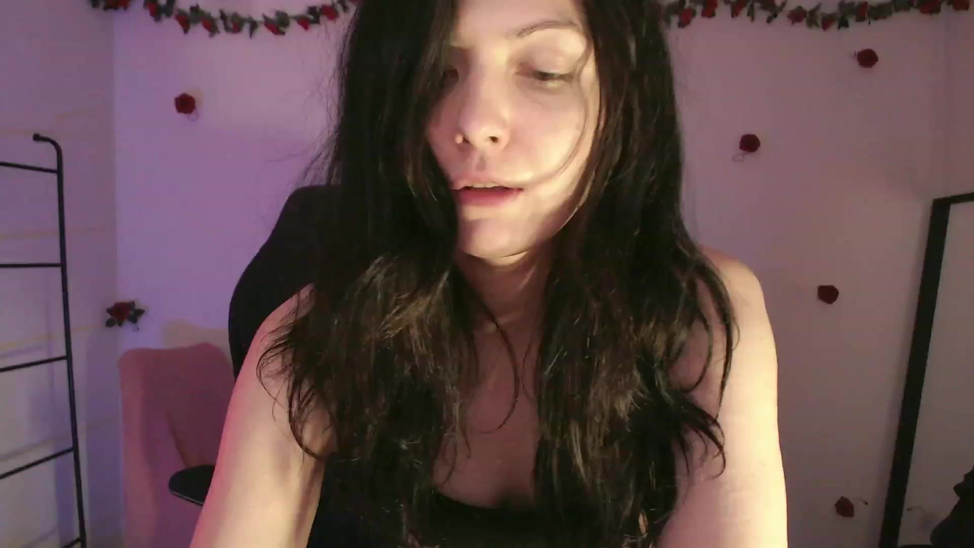Gallery image thumbnail from r00m704v01d's myfreecams stream on, 03/19/2024, 02:32 image 14 of 20
