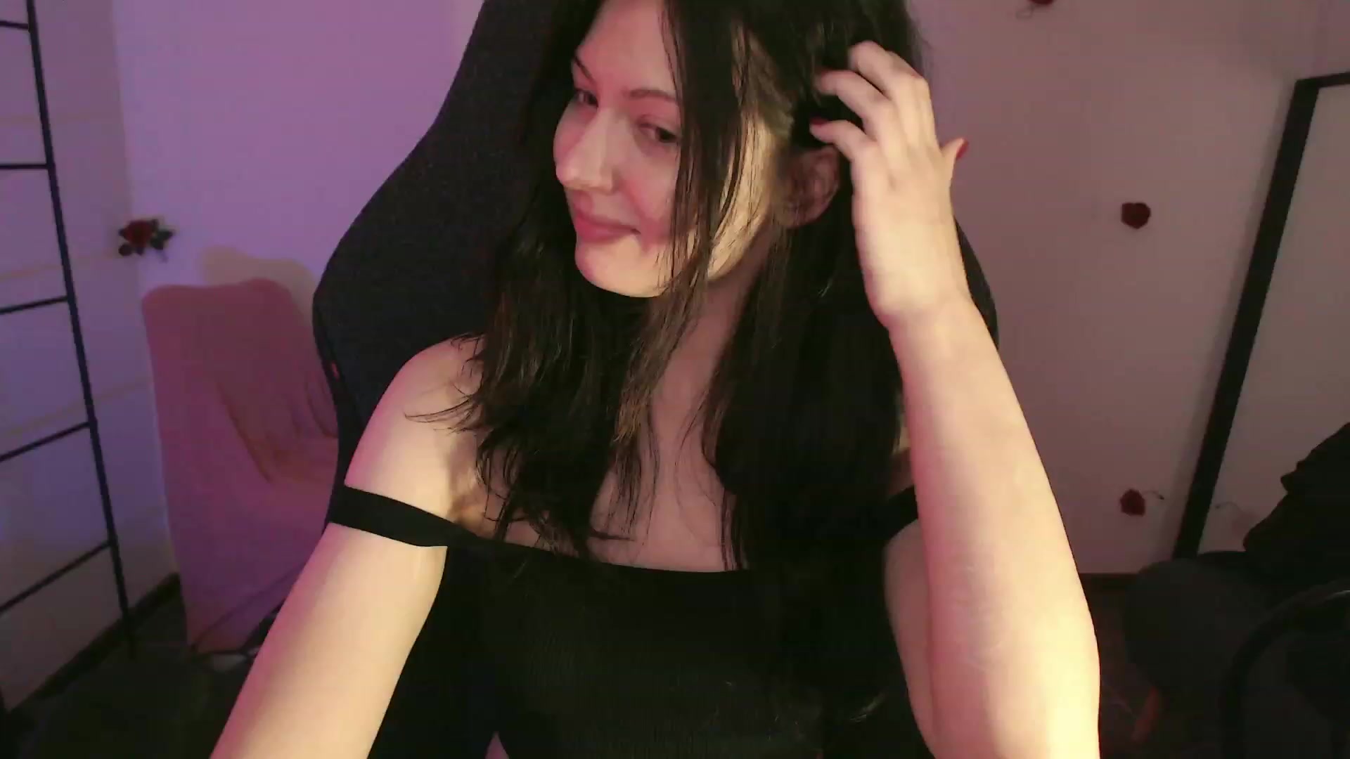 Gallery image thumbnail from r00m704v01d's myfreecams stream on, 03/19/2024, 02:32 image 12 of 20